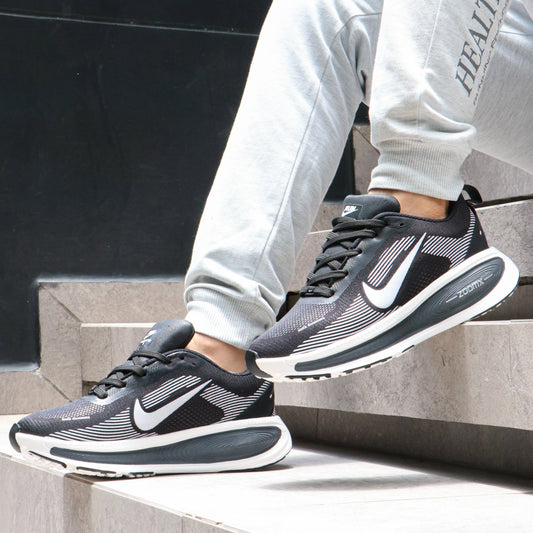 ZAPATILLAS NIKE VOMERO 18 - UNISEX